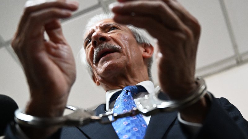 José Rubén Zamora deberá regresar a prisión tras revocarse su arresto domiciliario José Rubén Zamora deberá regresar a prisión tras revocarse su arresto domiciliario