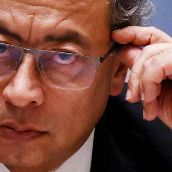 Nuevo caso de corrupción frena el plan reformista de Gustavo Petro